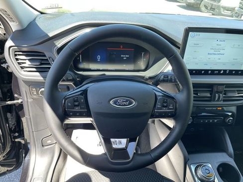 Used 2025 Ford Escape SE FWD image 16