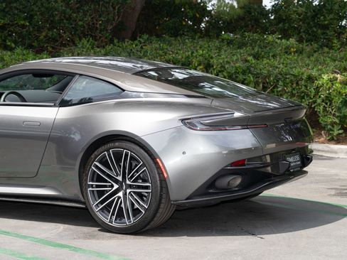 Used 2024 Aston Martin DB12 Coupe RWD image 21