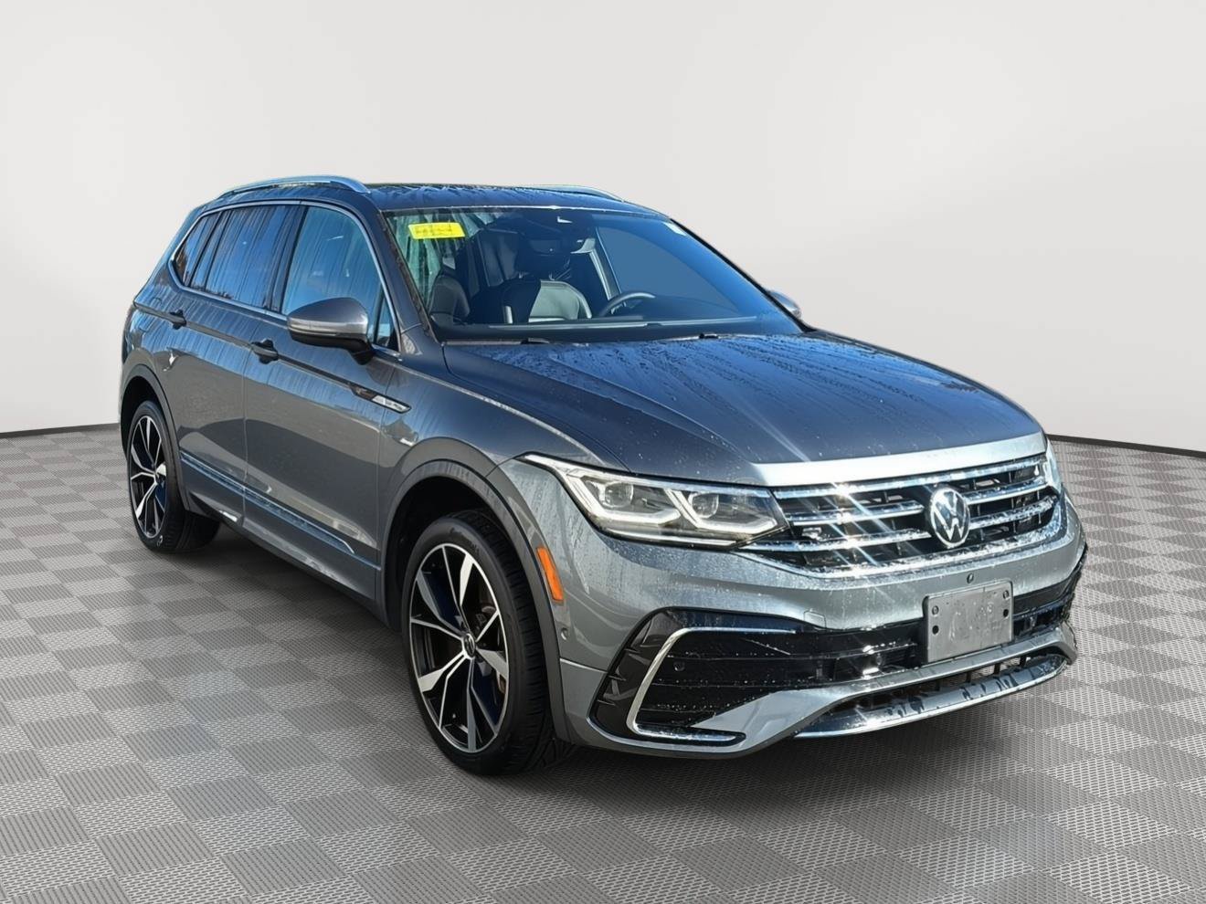 Used 2022 Volkswagen Tiguan SEL R-Line AWD/4WD image 3