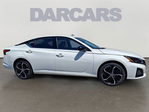 Used 2025 Nissan Altima 2.5 SR AWD/4WD image 7