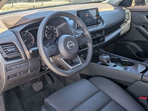 Used 2023 Nissan Rogue SV w/ SV Premium B Package FWD image 34