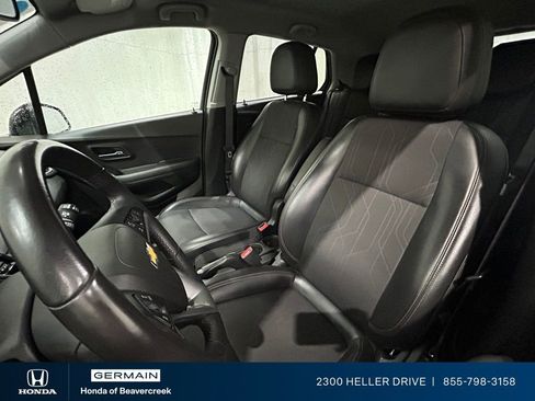 Used 2020 Chevrolet Trax LT w/ LT Convenience Package image 26