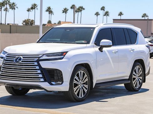 Used 2026 Lexus LX 600 4WD w/ Luxury Package image 3