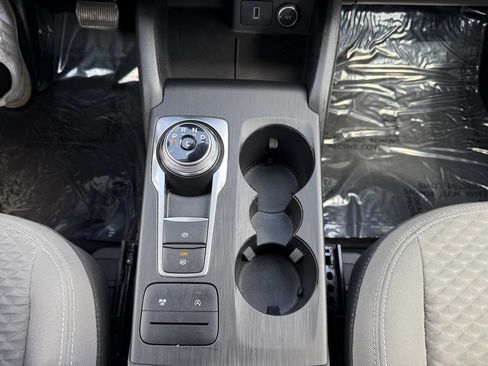 Used 2020 Ford Escape SE image 21