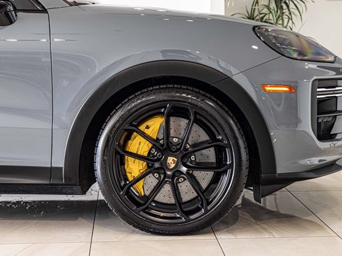 Used 2024 Porsche Cayenne Turbo GT AWD/4WD image 10