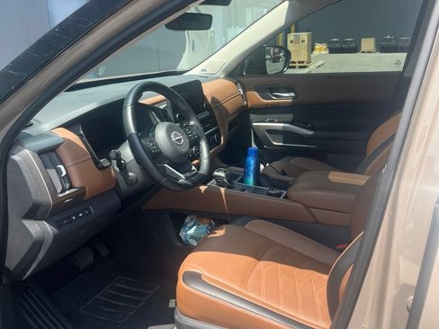 Used 2023 Nissan Pathfinder Platinum w/ Cargo Package AWD/4WD image 5