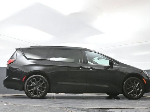 Used 2025 Chrysler Pacifica Limited FWD image 50