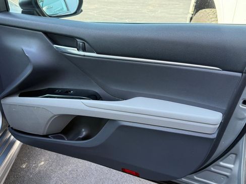 Used 2020 Toyota Camry SE image 14