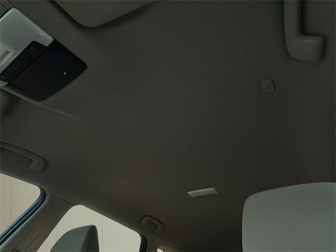 Used 2023 Nissan Rogue SV image 36