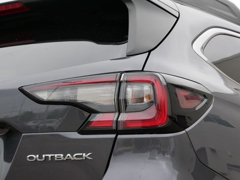 Used 2025 Subaru Outback Premium AWD/4WD image 17
