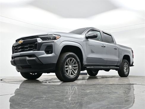 Used 2024 Chevrolet Colorado LT w/ LT Convenience Package III image 23