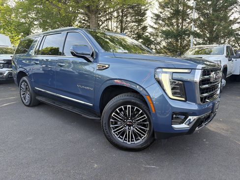 Used 2026 GMC Yukon XL Elevation image 2