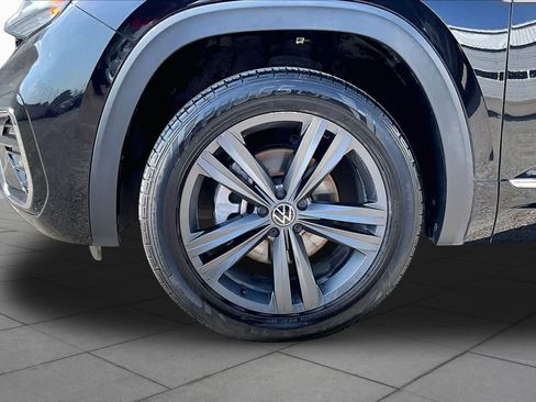 Used 2021 Volkswagen Atlas SE w/ Panoramic Sunroof Package FWD image 11