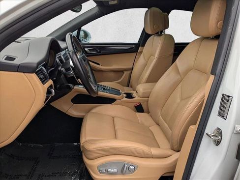 Used 2018 Porsche Macan image 16