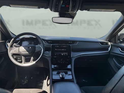 Used 2023 Jeep Grand Cherokee L Laredo image 12