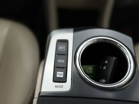 Used 2013 Toyota Prius V Five image 35