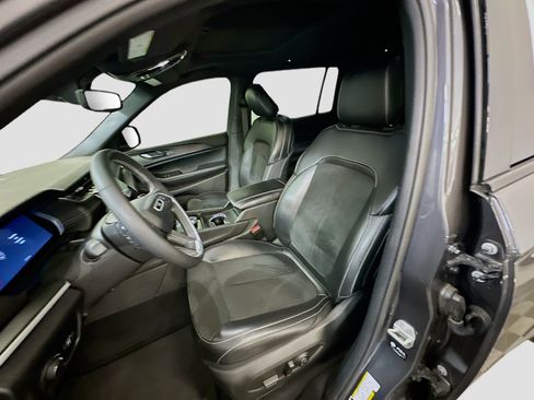 Used 2024 Jeep Grand Cherokee L Altitude AWD/4WD image 13