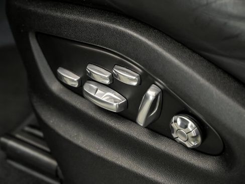 Used 2020 Porsche Cayenne Turbo image 16