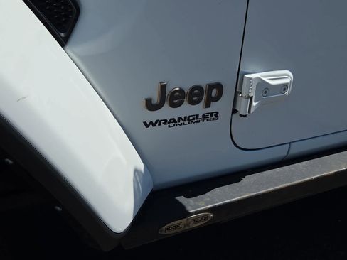 Used 2021 Jeep Wrangler Unlimited Rubicon AWD/4WD image 15