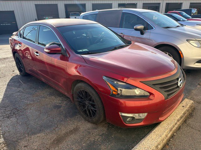 Used 2013 Nissan Altima 2.5 SL w/ Technology Pkg FWD image 2
