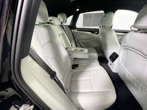 Used 2023 Porsche Macan AWD/4WD image 27