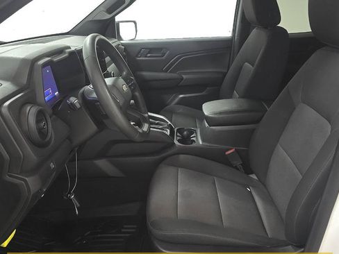 Used 2024 Chevrolet Colorado W/T w/ WT Convenience Package II RWD image 7