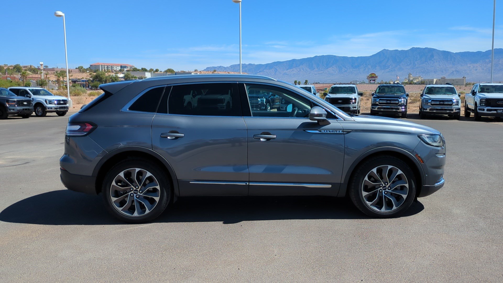 Used 2023 Lincoln Nautilus Reserve w/ Equipment Group 201A AWD/4WD image 2