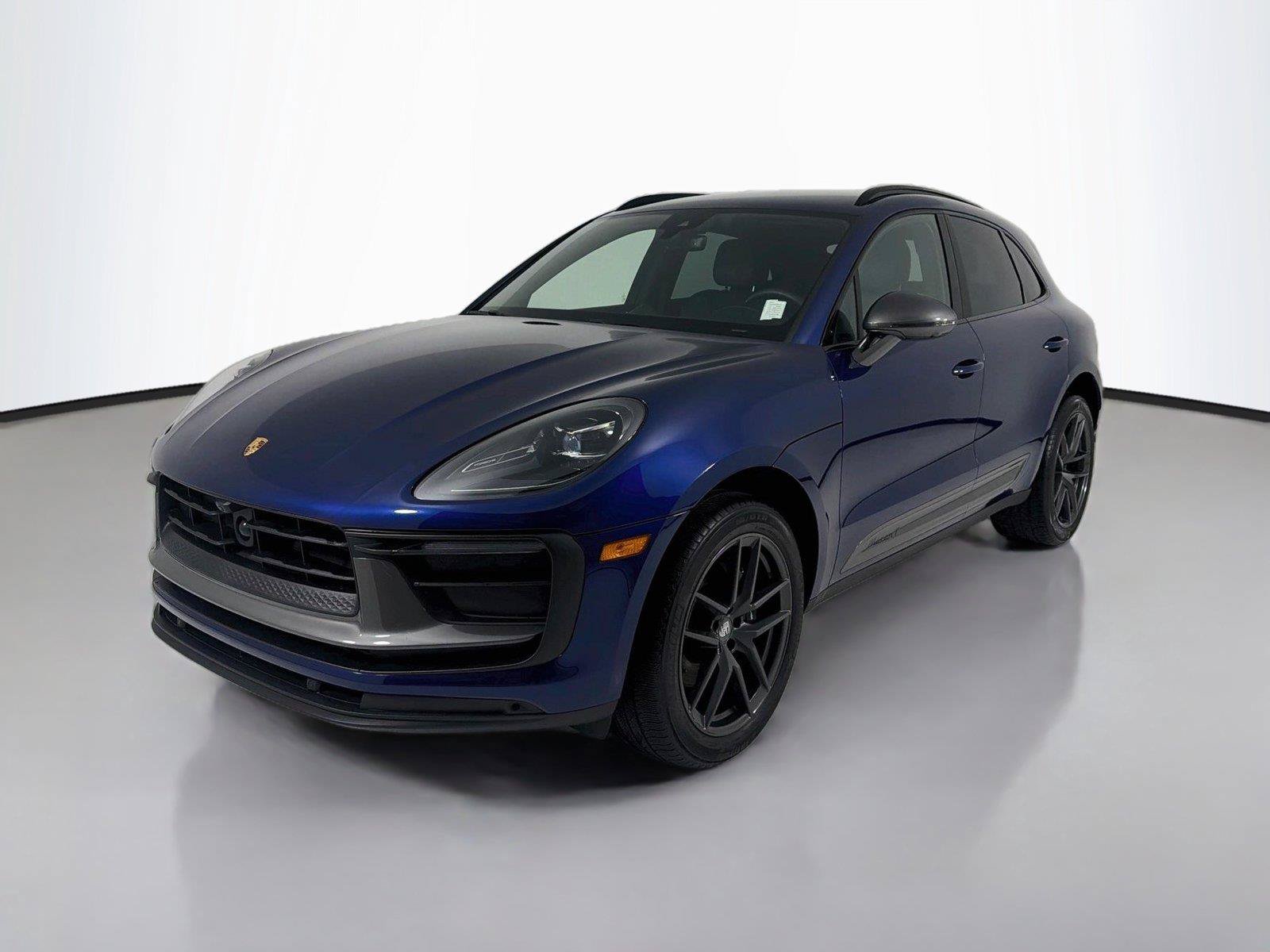 Certified 2024 Porsche Macan AWD/4WD image 1