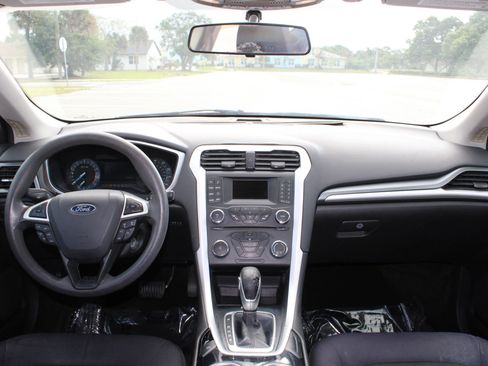 Used 2015 Ford Fusion SE FWD image 11