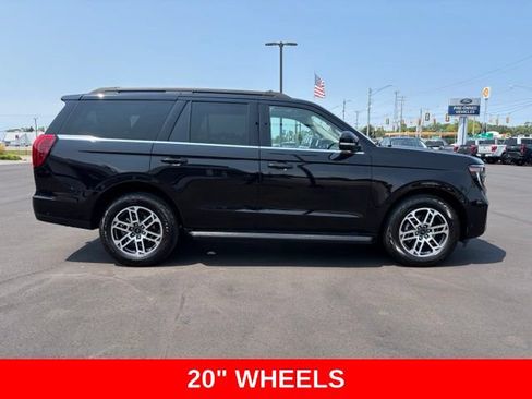 Used 2025 Ford Expedition Active AWD/4WD image 2