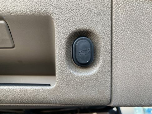 Used 2016 Chevrolet Suburban LTZ image 11