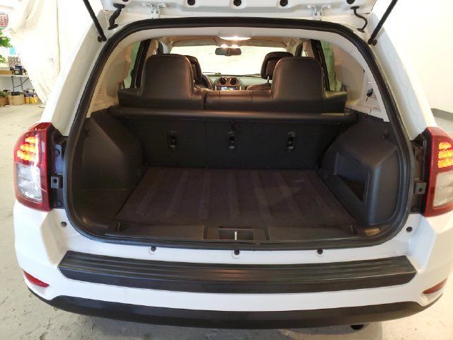 Used 2016 Jeep Compass Latitude AWD/4WD image 6