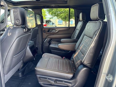 Certified 2025 GMC Yukon XL Denali Ultimate AWD/4WD image 45