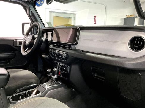 Used 2024 Jeep Wrangler Unlimited AWD/4WD image 14