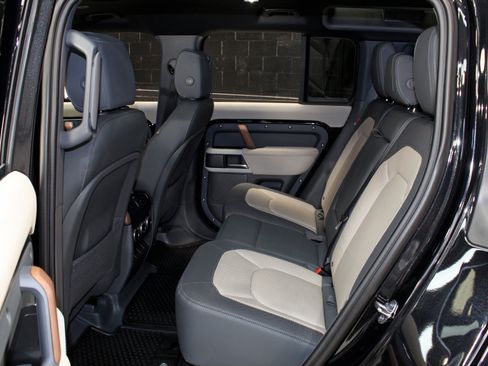Used 2023 Land Rover Defender 110 X-Dynamic SE AWD/4WD image 41