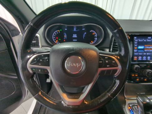 Used 2019 Jeep Grand Cherokee Altitude AWD/4WD image 28