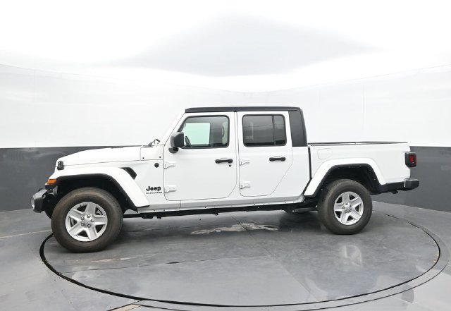 Used 2022 Jeep Gladiator Sport AWD/4WD image 2