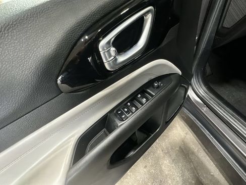 Used 2023 Jeep Compass Limited w/ Elite Group AWD/4WD image 19