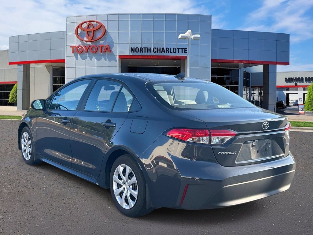 Used 2025 Toyota Corolla LE FWD image 5