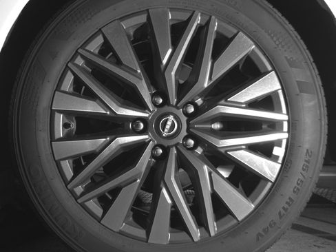 Used 2025 Nissan Altima 2.5 SV FWD image 14