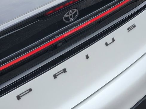 Used 2025 Toyota Prius LE FWD image 6