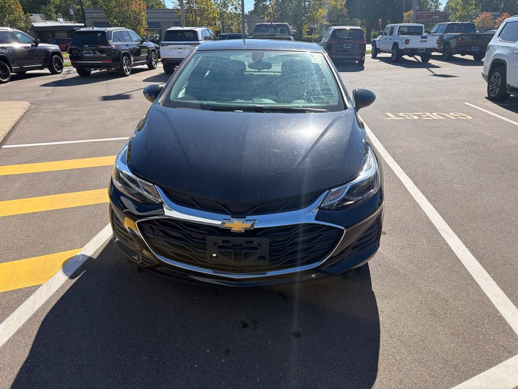 Used 2019 Chevrolet Cruze LT w/ Convenience Package FWD image 9