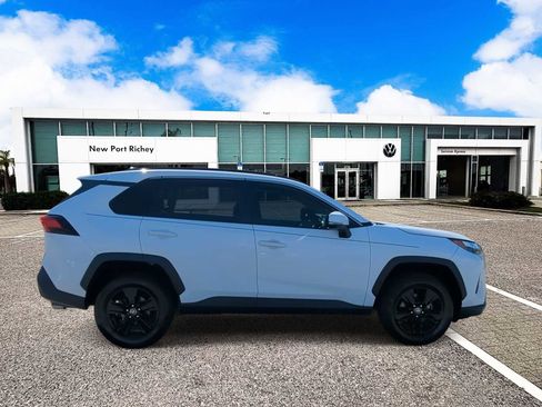 Used 2022 Toyota RAV4 XLE image 9