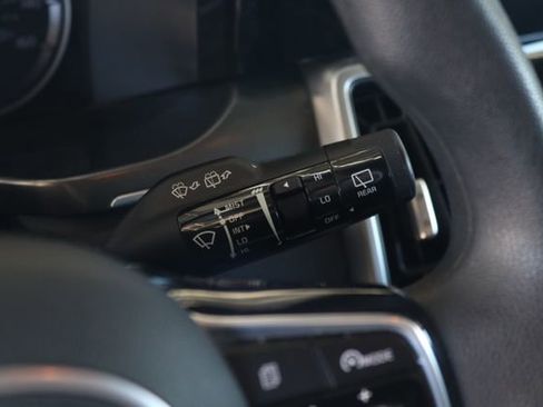 Used 2023 Kia Sorento LX image 13