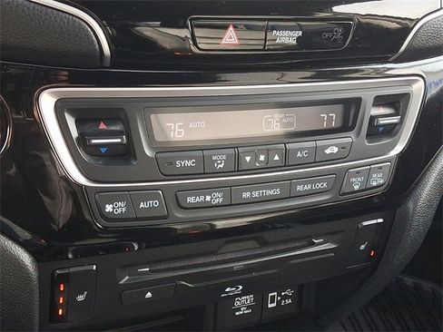 Certified 2022 Honda Pilot Touring image 17