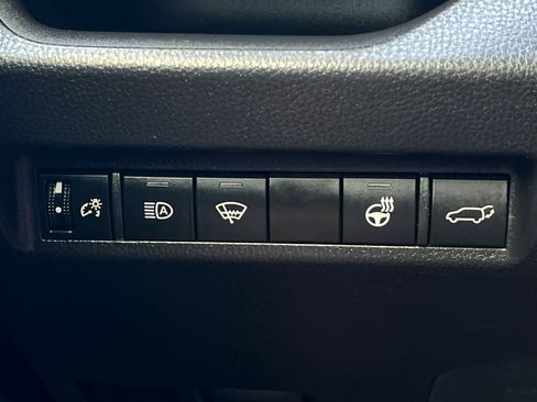 Used 2022 Toyota RAV4 XLE w/ Convenience Package FWD image 33