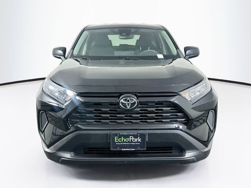 Used 2022 Toyota RAV4 LE FWD image 2