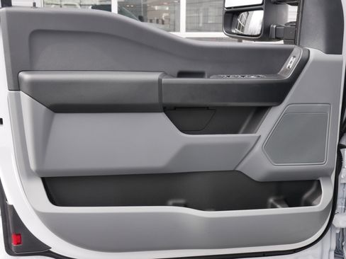 New 2025 Ford F550 4x4 SuperCab Super Duty image 31