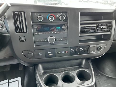 Used 2015 Chevrolet Express 2500 RWD image 12