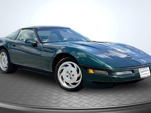 Used 1994 Chevrolet Corvette Coupe RWD image 3